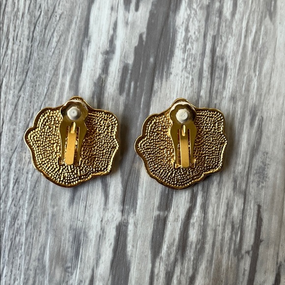 Escada Vintage red enamel poppy clip-on earrings - Picture 3 of 9